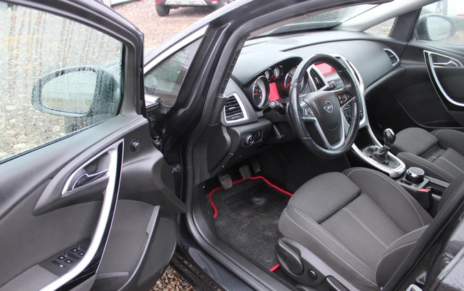 Opel Astra cena 28800 przebieg: 175000, rok produkcji 2013 z Tarnogród małe 562